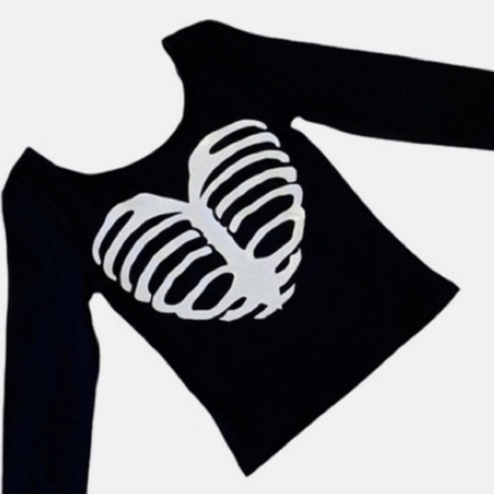 H&M Divided Black T-shirt heart skeleton size Small